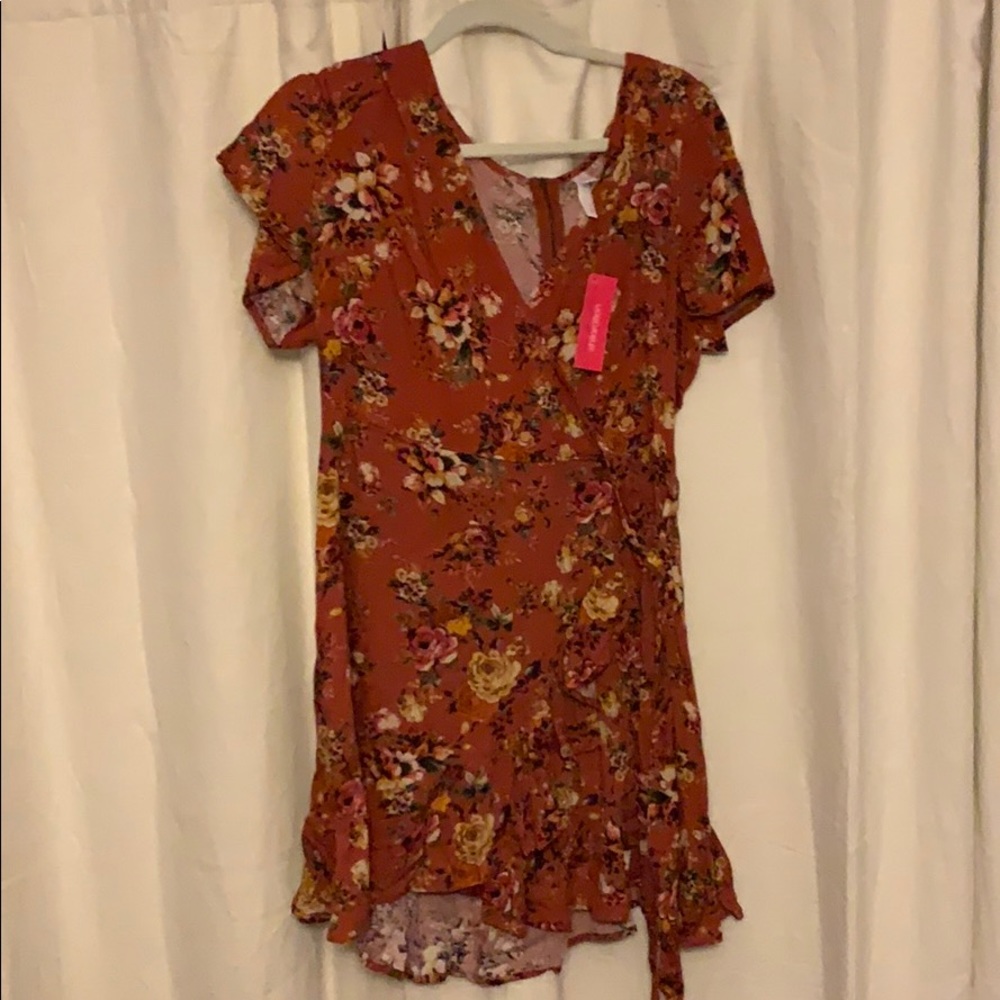 NEVER WORN TAG ON Dress - Picture 1 of 4